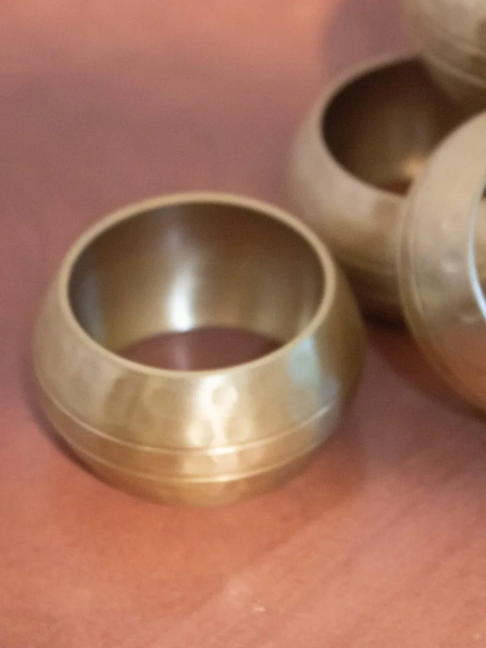 Hammered Aluminum Napkin Rings – Set of 5 – Mid‑Century Modern Tableware